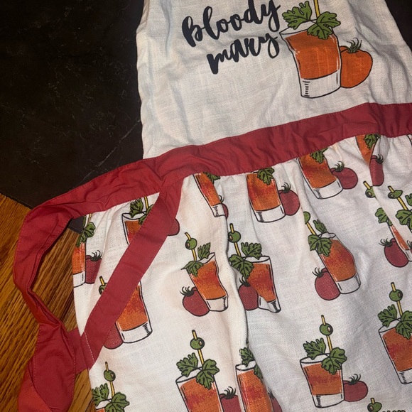 NEW APRON❤️ - Picture 3 of 3